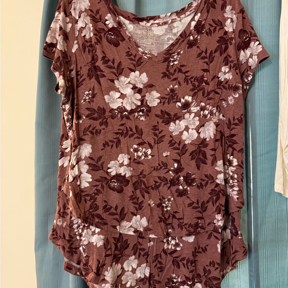 Latched Mama Short Sleeve V Neck Nursing Top